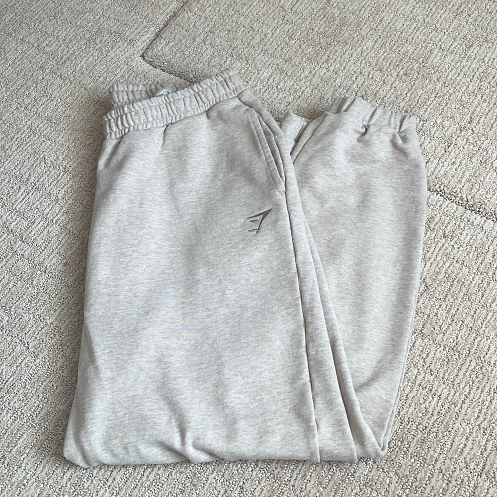 GYMSHARK SWEATS / JOGGERS size xlarge